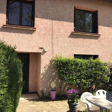 Les Alberes Apartment