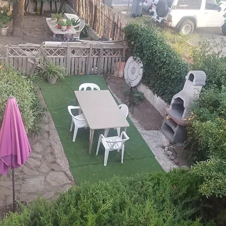 Les Alberes Apartment *