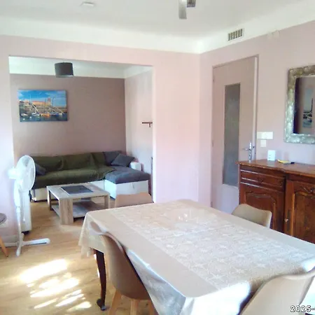 Les Alberes Apartment